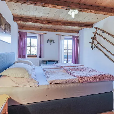 Hauserbauer Small Apartment